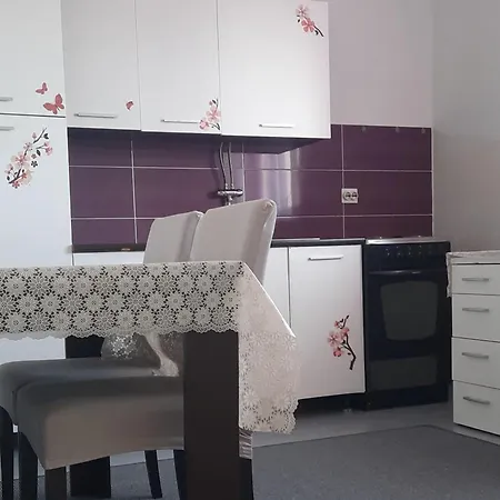 House Nena 4* Бибинье